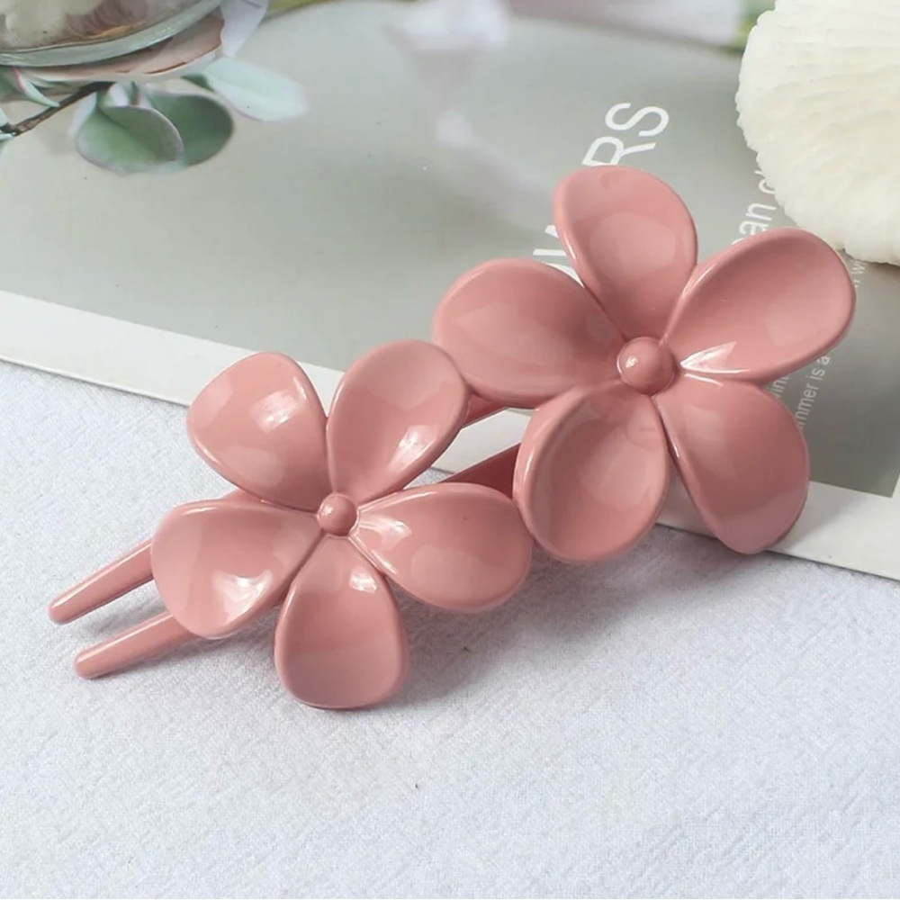 Acrylic floral hair clip - Picture 4 of 10